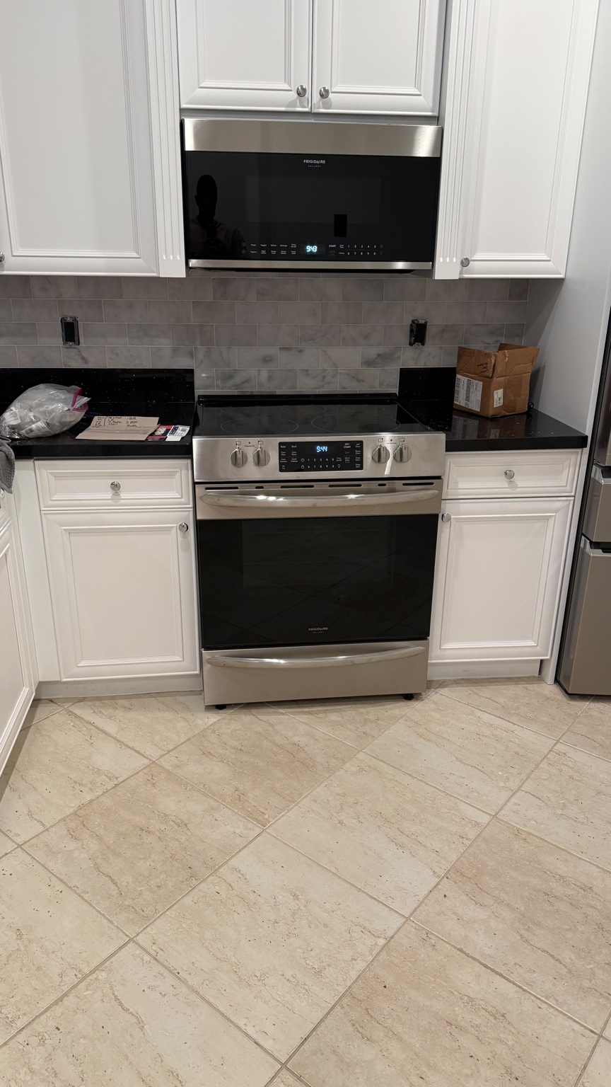 Cabinet Refinishing project photo 3